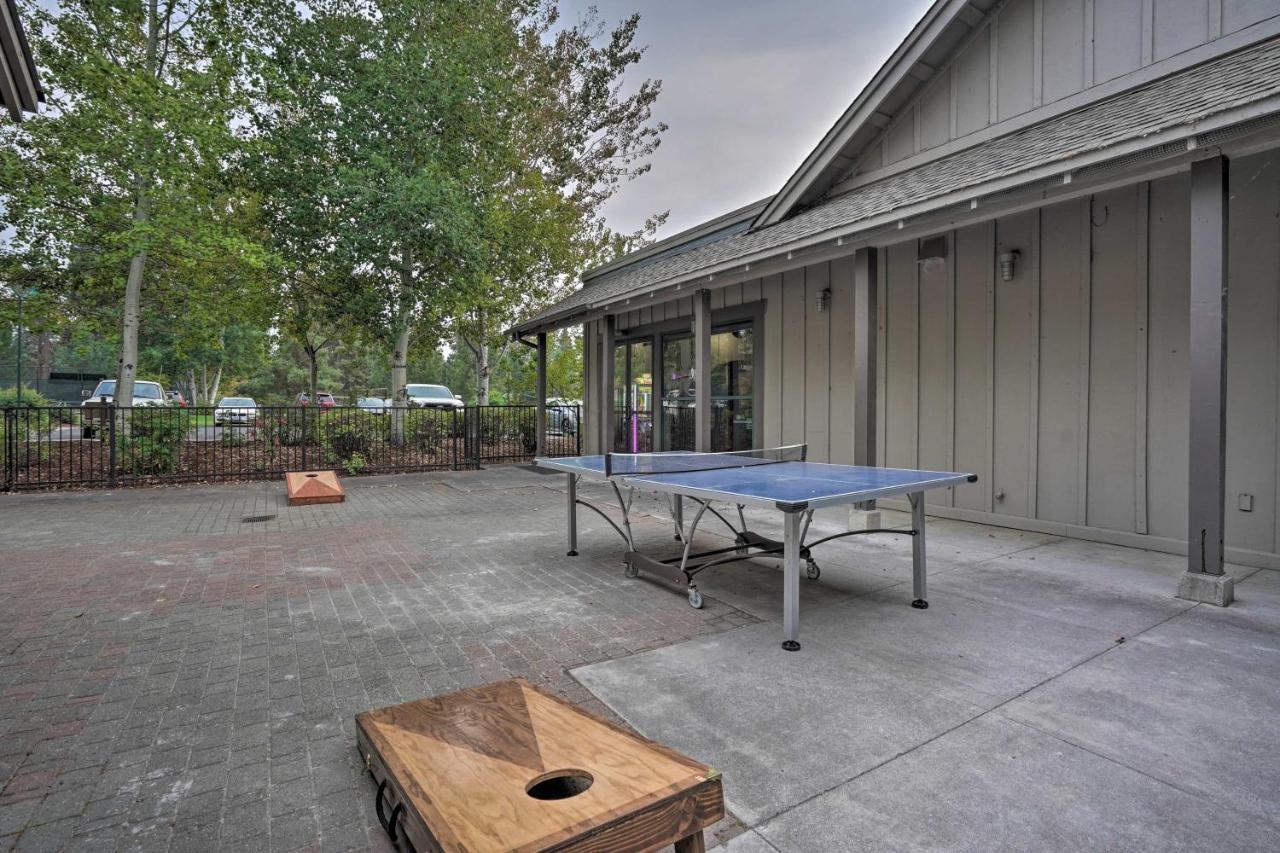 Chalet At Running Y Resort With Wraparound Deck! Klamath Falls Esterno foto
