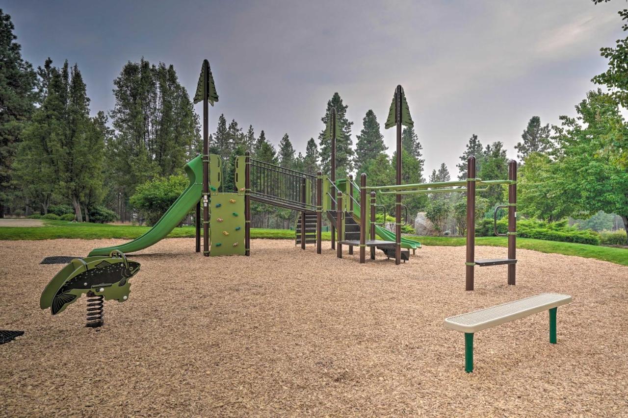 Chalet At Running Y Resort With Wraparound Deck! Klamath Falls Esterno foto