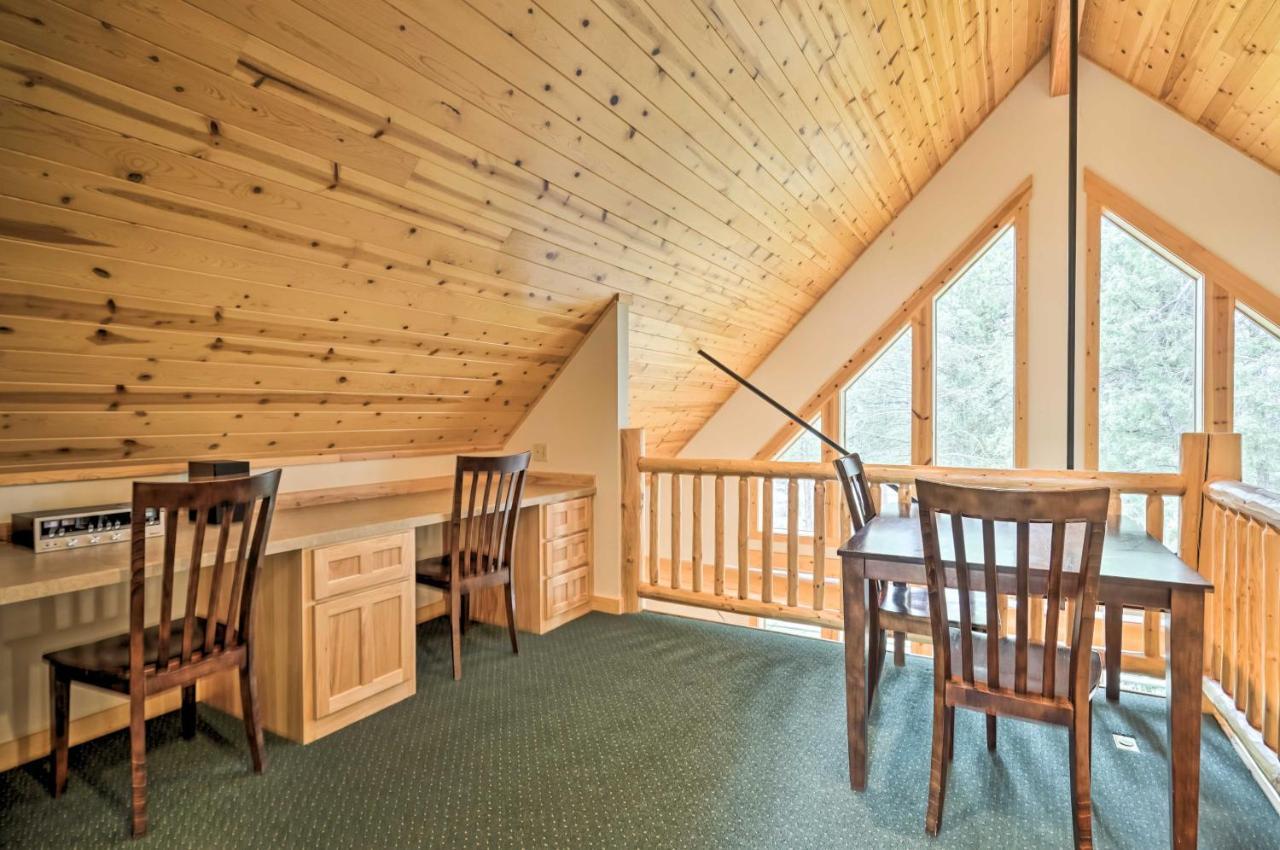 Chalet At Running Y Resort With Wraparound Deck! Klamath Falls Esterno foto