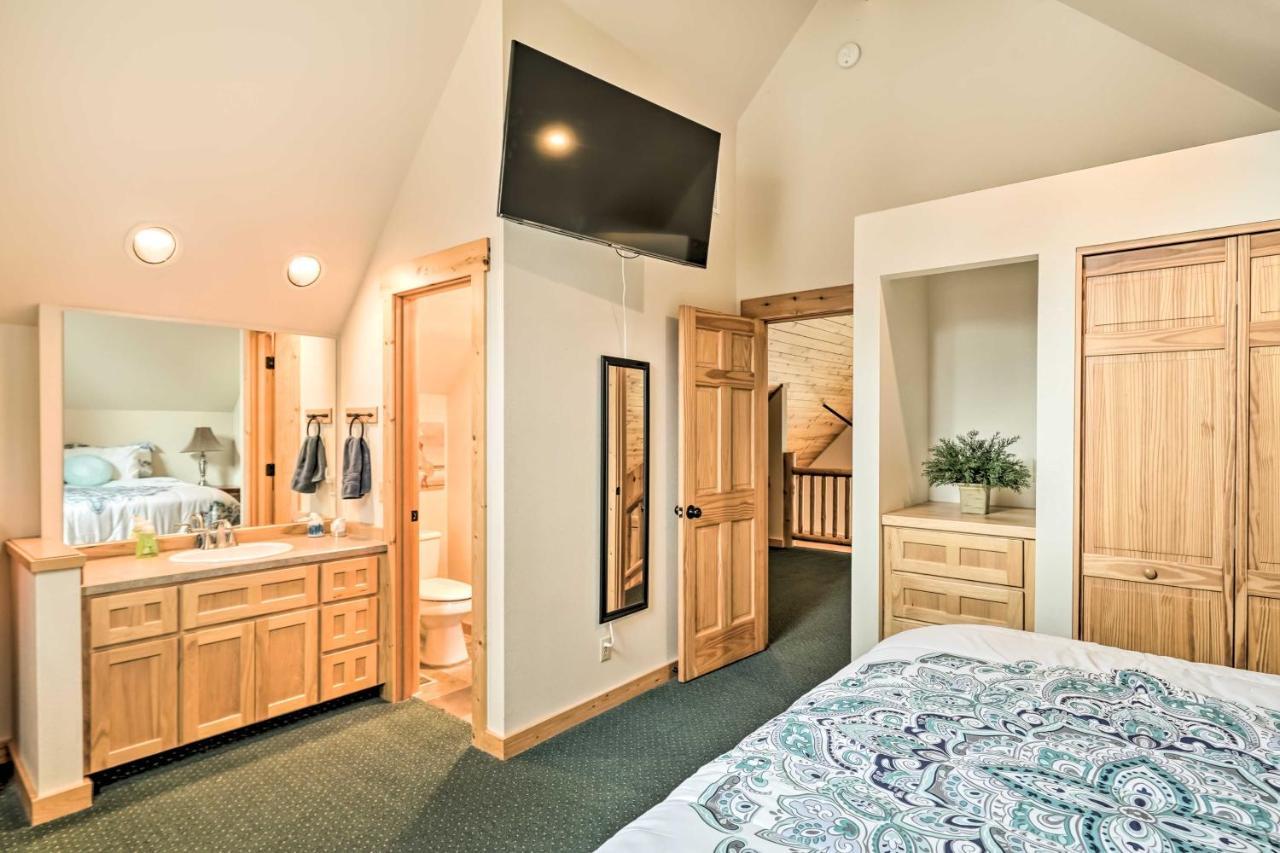 Chalet At Running Y Resort With Wraparound Deck! Klamath Falls Esterno foto